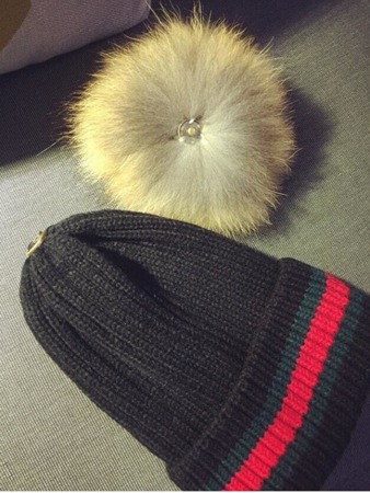 Zimowa czapka z pomponem Donna Moda czarna