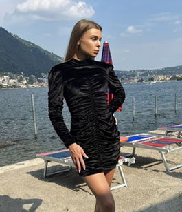 Welurowa sukienka czarna mini