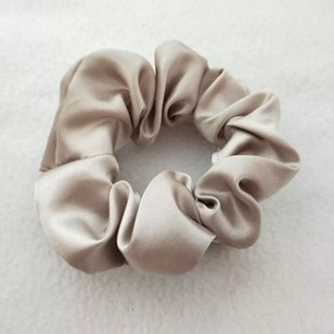 GUMKA scrunchie aksamitka satyna beżowa