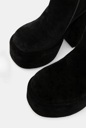 Czarne kozaki na  platformie zamszowe 