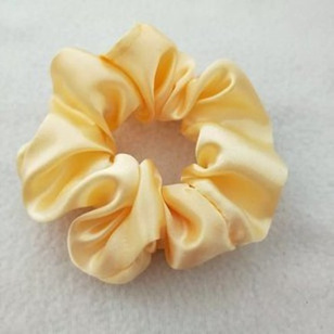 GUMKA scrunchie aksamitka satyna ecru