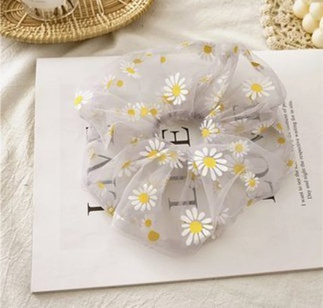 Scrunchie gumka do włosów tiulowa stokrotki szara