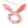 Scrunchies gumka do włosów 1szt uszy królika pudrowy róż